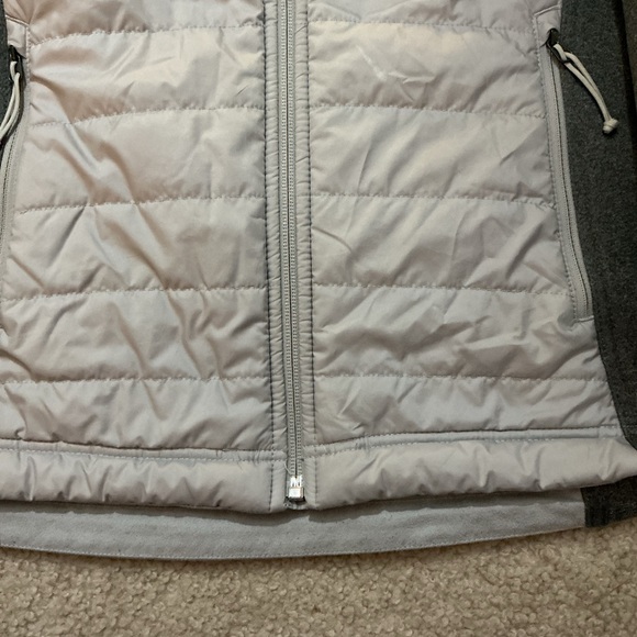 The North Face Women's Light Gray and Dark Gray Ski Jacket - Picture 6 of 10